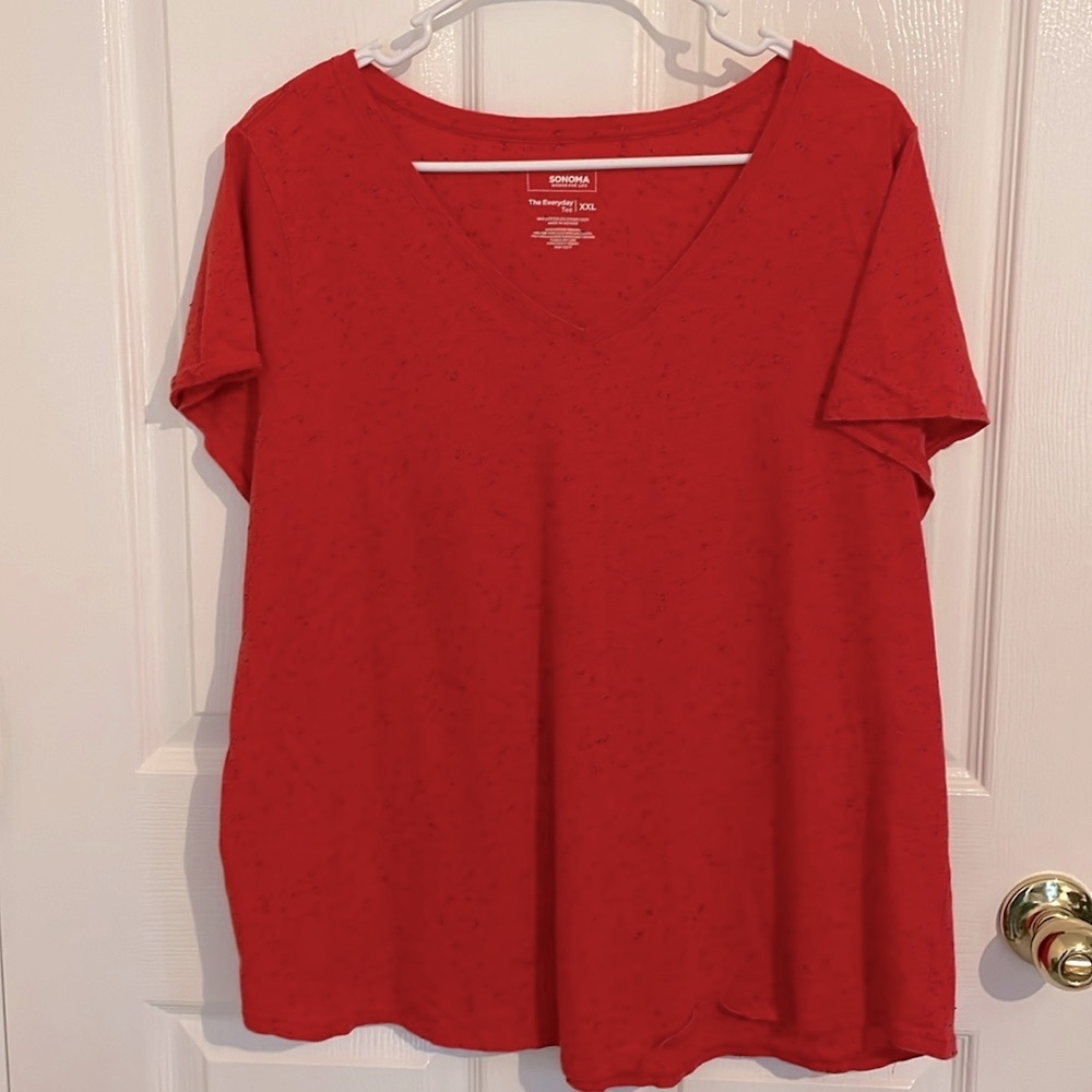 SONOMA short sleeve Red Top w Black Dots. Size XXL